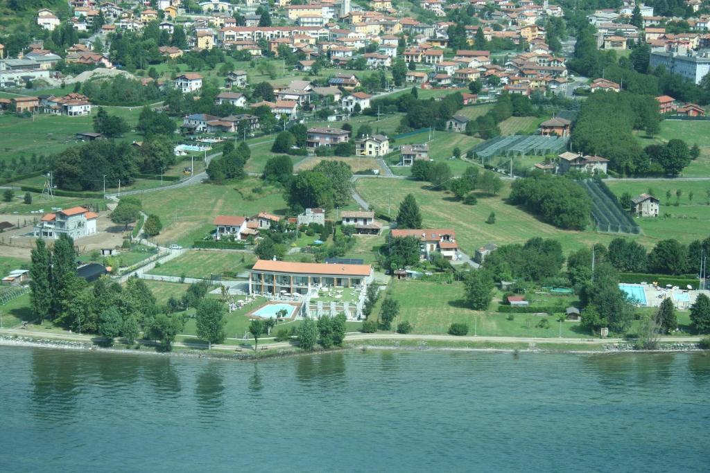 Tullio Hotel Gravedona Kültér fotó